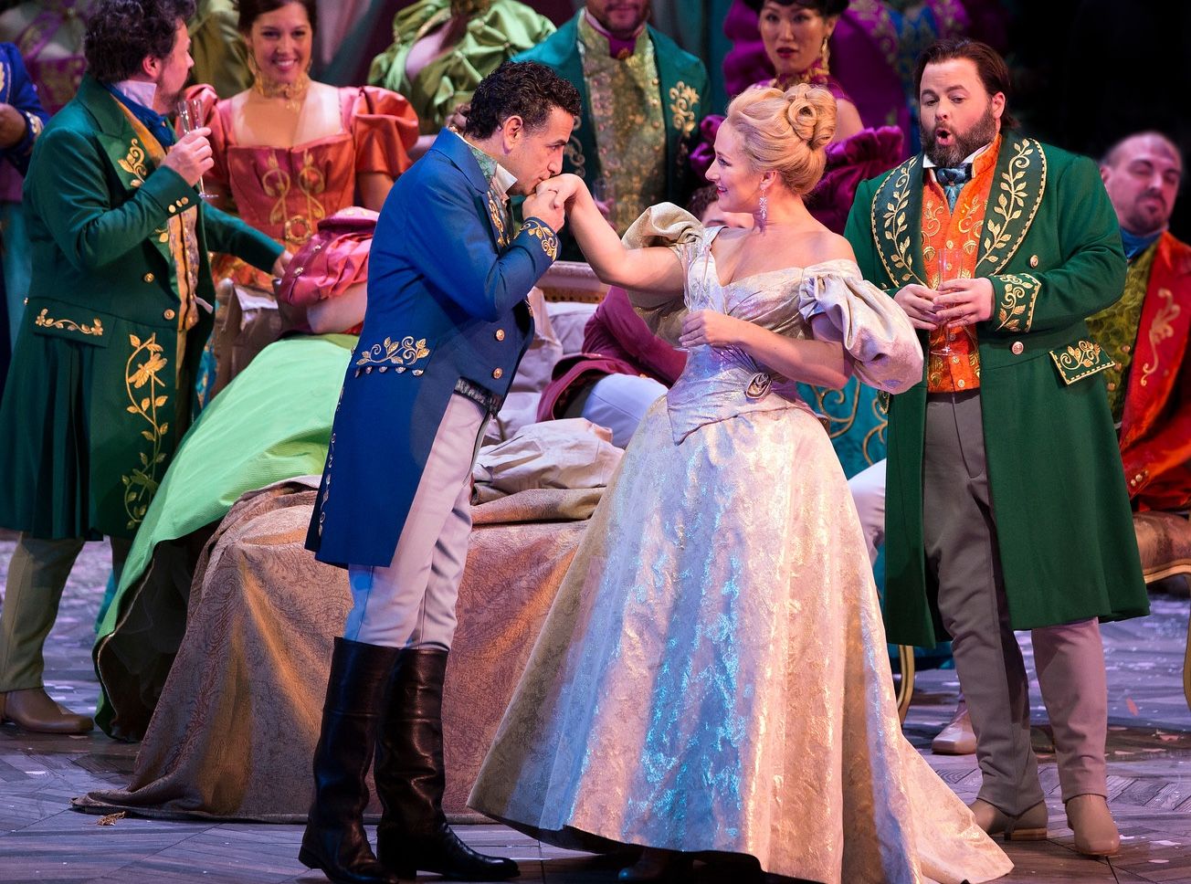 The Met ប្រែសោកនាដកម្មនៃ 'Traviata' ចូលទៅក្នុង Disney រិល Disney Schmaltz