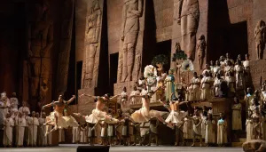 Recenzie: Aïda de la Met este uimitoare din punct de vedere vizual, dar afectată de cântatul neuniform