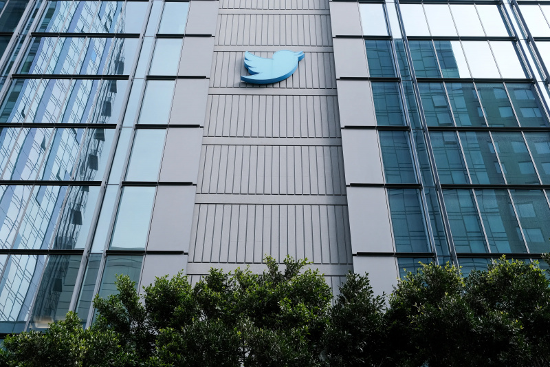 Twitter vend aux enchères du mobilier de bureau depuis son siège de San Francisco