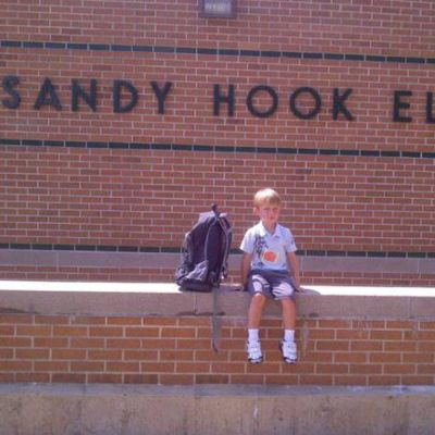 Mama Sandy Hook hovorí, že syn jasnovidca, 5 rokov, odmietol chodiť do školy, zachraňuje mu život