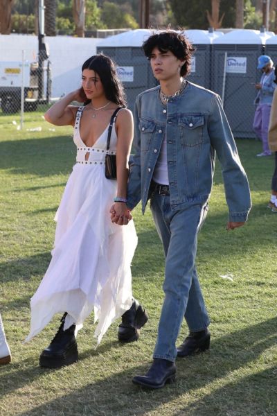   *EXCLUSIV* Indio, CA - Cuplul Landon Barker și Dixie D'Amelio arrive at the Coachella Music Festival in Indio to watch Blink 182.
Pictured: Landon Barker, Dixie D'Amelio
BACKGRID USA 14 APRIL 2023 
USA: +1 310 798 9111 / usasales@backgrid.com
UK: +44 208 344 2007 / uksales@backgrid.com
*UK Clients - Pictures Containing Children
Please Pixelate Face Prior To Publication*