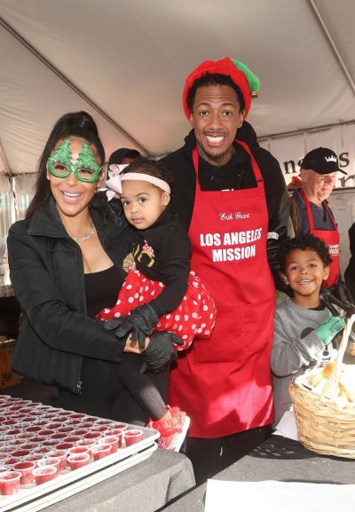   Los Angeles, CA - Brittany Bell, Puternicul Queen Cannon, Nick Cannon și Golden Cannon la Misiunea Los Angeles's Annual Christmas Feed-the-Homeless Event in Los Angeles.
Pictured: Brittany Bell, Powerful Queen Cannon, Nick Cannon and Golden Cannon
BACKGRID USA 23 DECEMBER 2022 
BYLINE MUST READ: MediaPunch / BACKGRID
USA: +1 310 798 9111 / usasales@backgrid.com
UK: +44 208 344 2007 / uksales@backgrid.com
*UK Clients - Pictures Containing Children
Please Pixelate Face Prior To Publication*