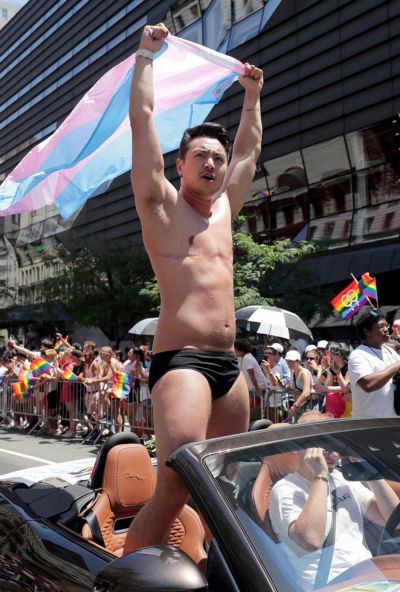   Schuyler Bailar deltog som Grand Marshal i den årlige New York City Pride March søndag den 26. juni 2022 i New York City. Den årlige fejring af LGBTQ-stolthed vendte tilbage til fuld kapacitet i år efter at være blevet aflyst i 2020 og reduceret i 2021 på grund af COVID-19-pandemien.
 (Foto af Andrew Schwartz)
The New York City Pride marts 2022, ny, USA - 26. juni 2022