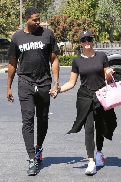   Westlake, CA - *EXCLUSIV* - Khloe Kardashian și Tristan Thompson merg să vadă'White Boy Rick' on their Sunday afternoon out together. The duo seem to be attempting a dating lifestyle despite Tristan having cheated on Khloe just months ago.
Pictured: Khloe Kardashian, Tristan Thompson
BACKGRID USA 16 SEPTEMBER 2018 
BYLINE MUST READ: BAHE / BACKGRID
USA: +1 310 798 9111 / usasales@backgrid.com
UK: +44 208 344 2007 / uksales@backgrid.com
*UK Clients - Pictures Containing Children
Please Pixelate Face Prior To Publication*