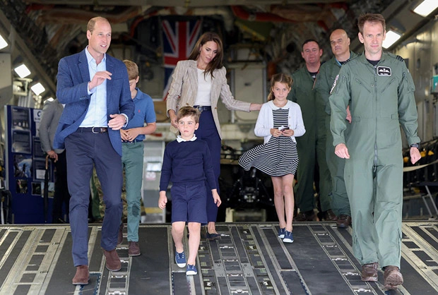  Spectacol aerian militar al prințului William și al copiilor