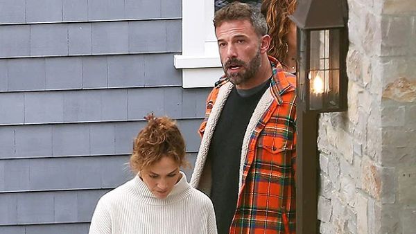 Jennifer Lopez & Ben Affleck turnerer $64 millioner palæ, som de angiveligt har købt tæt på Jennifer Garners hjem