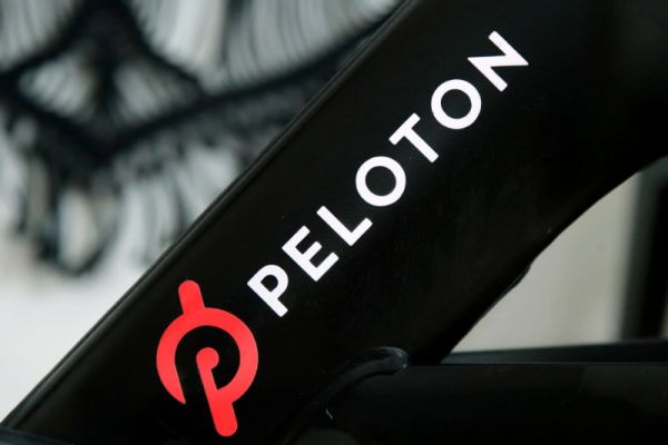   Yrityksessä Peloton-logo's stationary bicycle in San Francisco. Safety regulators are warning people with kids and pets to immediately stop using a treadmill made by Peloton after one child died and nearly 40 others were injured. The U.S. Consumer Product Safety Commission said, that it received reports of children and a pet being pulled, pinned and entrapped under the rear roller of the treadmill, leading to fractures, scrapes and the death of one child
Peloton Safety Warning, San Francisco, United States - 19 Nov 2019
