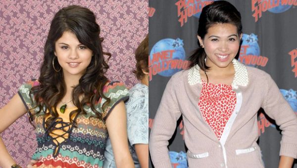Selena Gomez mala byť vo vzťahu s Hayley Kiyoko v seriáli „Wizards“, odhaľuje Showrunner
