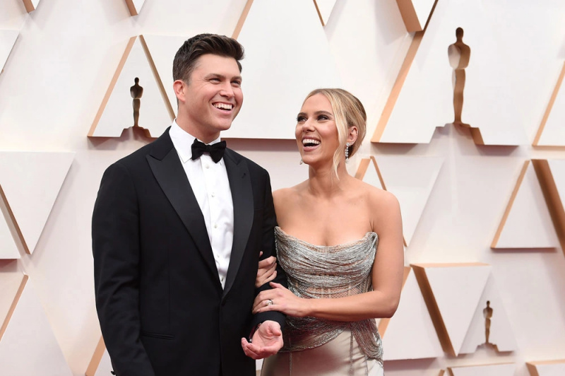   Colin Jost (vľavo) a Scarlett Johansson prichádzajú na odovzdávanie Oscarov v Los Angeles. Meals on Wheels America vo štvrtok na Instagrame oznámila, že Johansson a Jost sa vzali cez víkend na intímnom obrade
Ľudia Scarlett Johansson Colin Jost, Los Angeles, Spojené štáty americké - 9. februára 2020