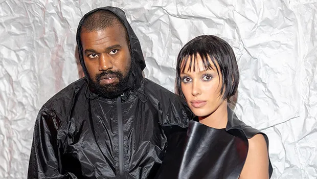 ภรรยาของ Kanye West สวมเลกกิ้งลูกไม้ซีทรูและบราสีดำระหว่างออกนอกบ้าน