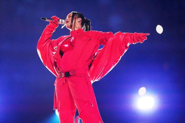   Rihanna joacă în timpul spectacolului de pauză de la meciul de fotbal NFL Super Bowl 57 dintre Kansas City Chiefs și Philadelphia Eagles, în Glendale, Ariz
Super Bowl Football, Glendale, Statele Unite - 12 februarie 2023
