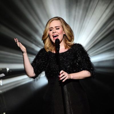   Adele
NRJ Music Awards, Show, Cannes, França - 7 de novembre de 2015