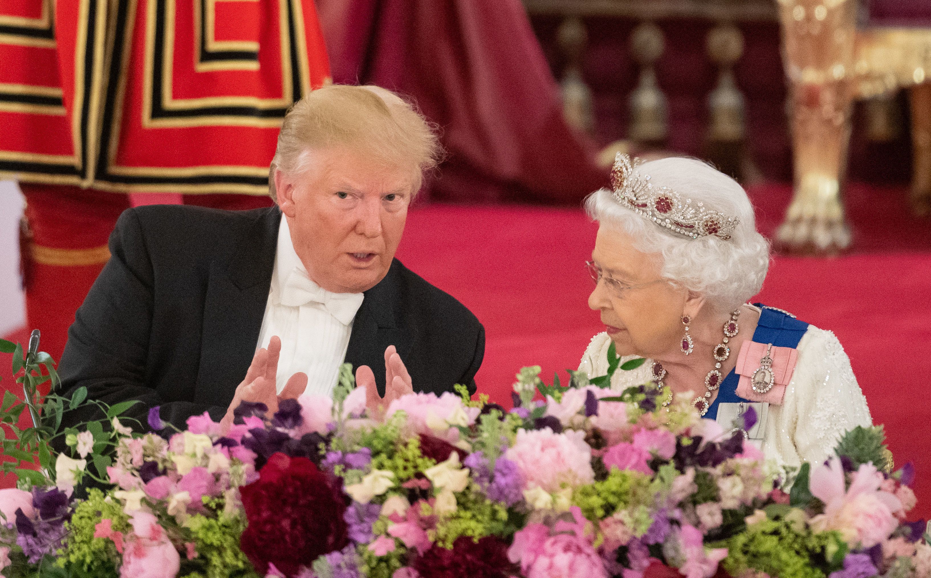 A história de mentiras de Trump sobre a família real britânica se estende por décadas