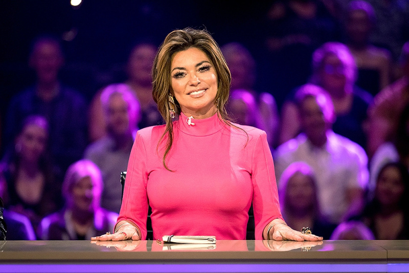   Iba redakčné použitie
Povinný kredit: Fotografia ITV/Guy Levy/Shutterstock (13795794j)
Shania Twain.'Starstruck' TV Show, Series 2, Episode 4, UK - 11 Mar 2023
Starstruck, is a British ITV musical talent show in which superfans are transformed into their idols before performing one of their biggest hits. 
Delivering their verdict are a panel of celebrity judges featuring Queen collaborator Adam Lambert, soul singer Beverley Knight, comic Jason Manford, and the Queen of Country Pop, Shania Twain. Presented by Olly Murs.