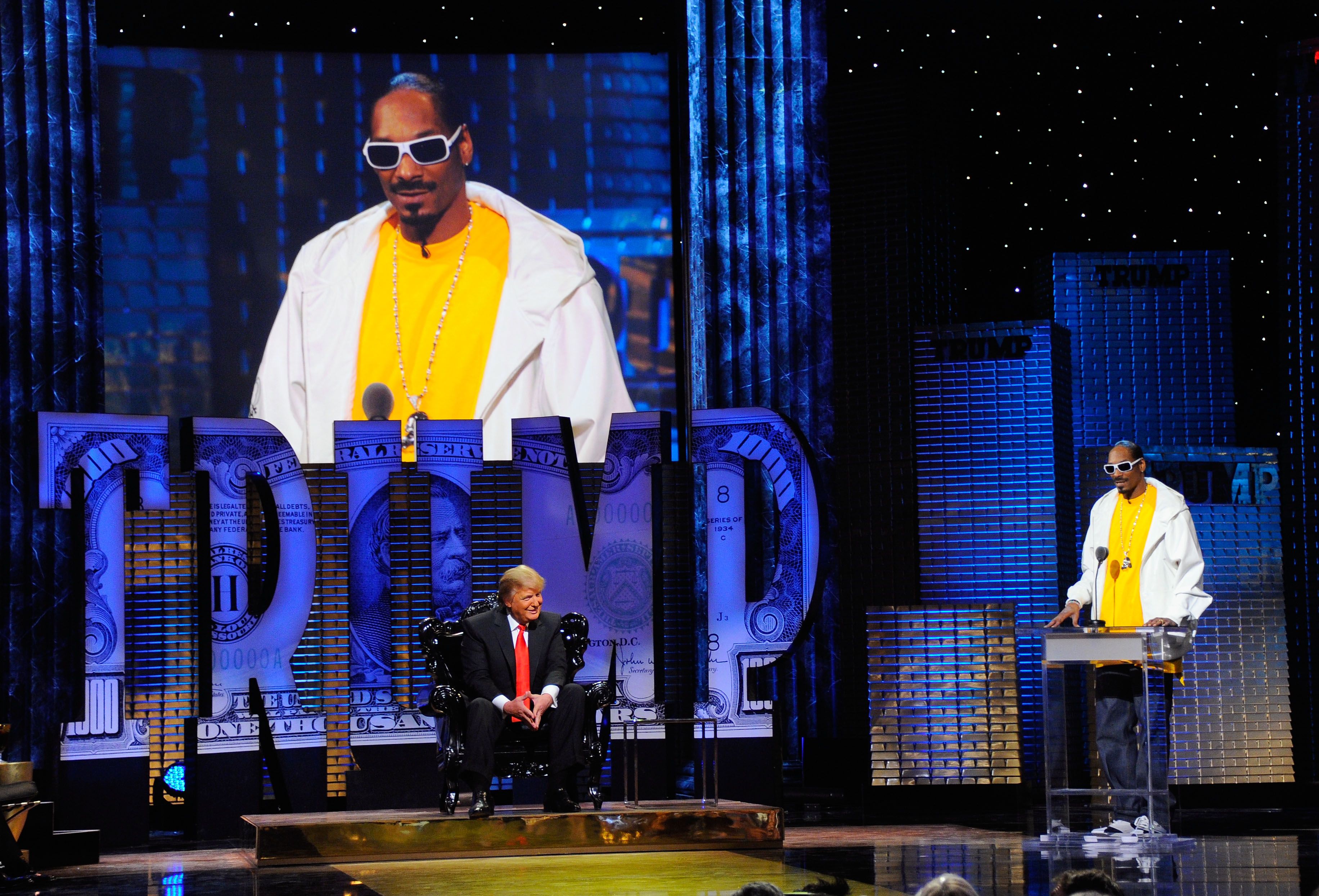 Il-Qoxra tal-Album il-Ġdid ta ’Snoop Dogg Karatterizzata Katavru Fake Trump