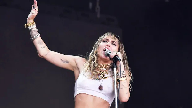   Miley Cyrus a terminat turneul