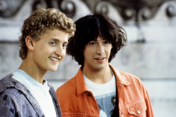   BILL ȘI TED'S EXCELLENT ADVENTURE, from left: Alex Winter, Keanu Reeves, 1989, © Orion/courtesy Everett Collection