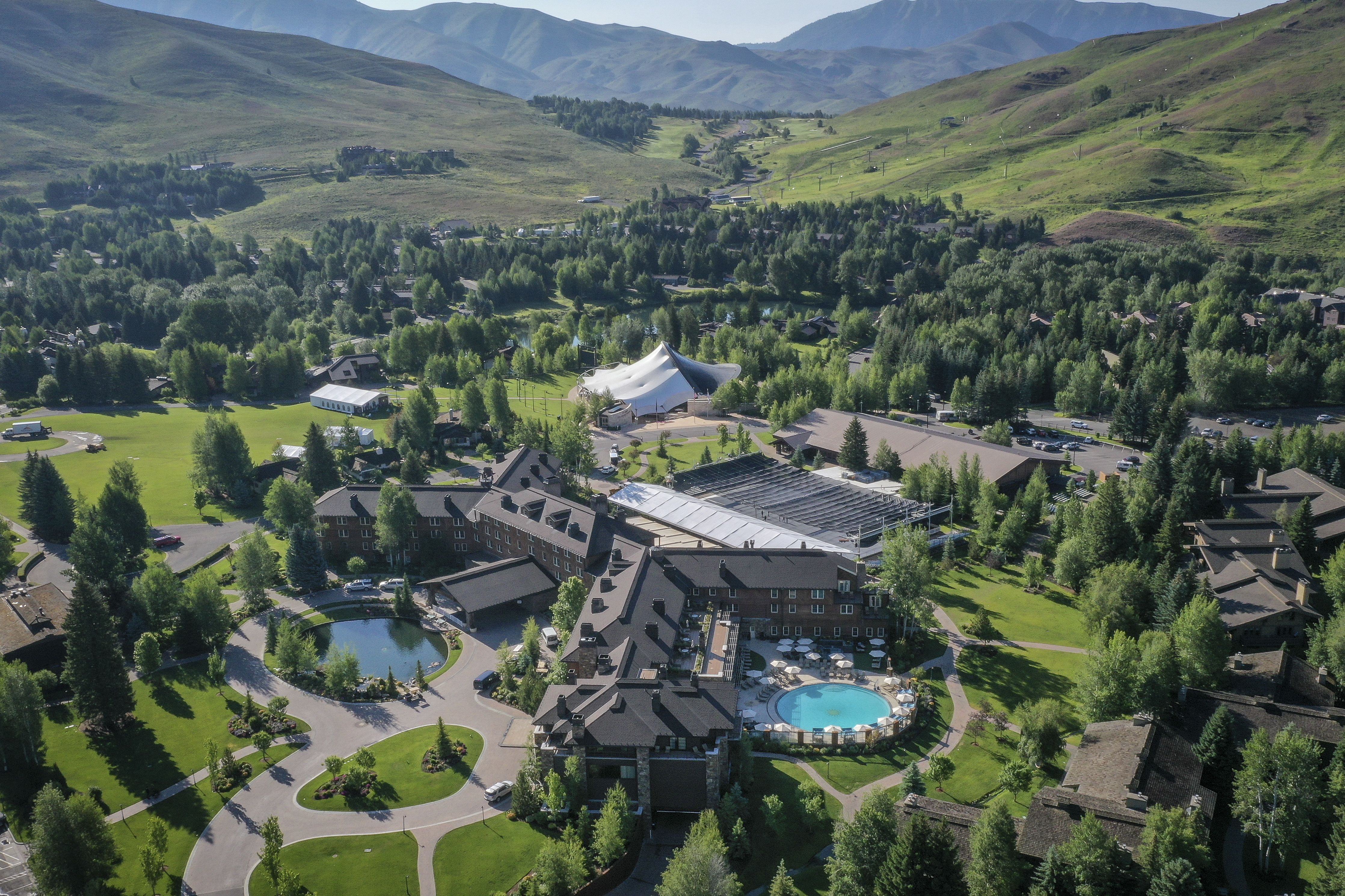 Who’s Who of Tech Spotted ag Sun Valley’s ‘Billionaire Summer Camp’