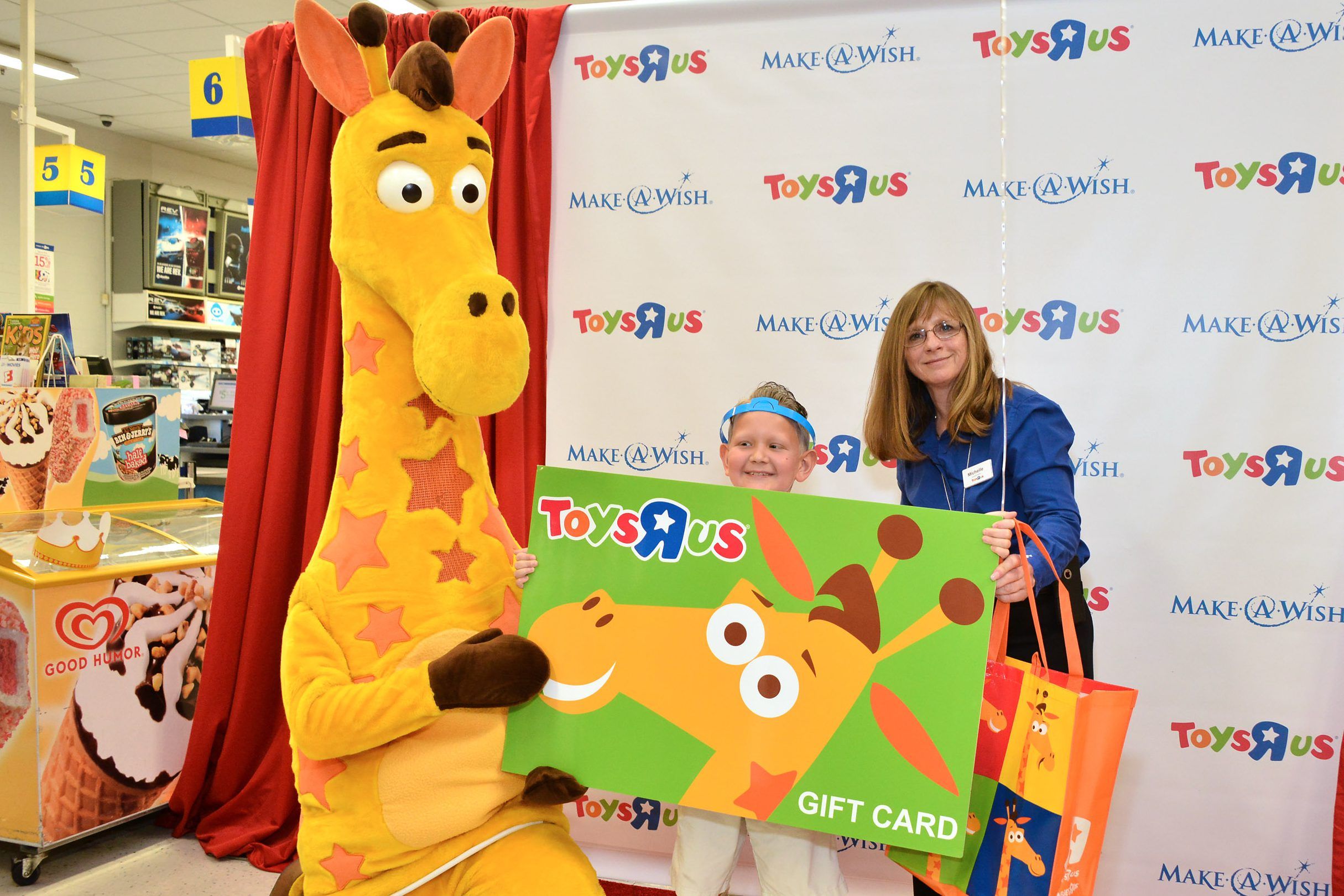Toys „R” Us nie sprzedaje żyrafy Geoffreya, planuje powrót w listopadzie