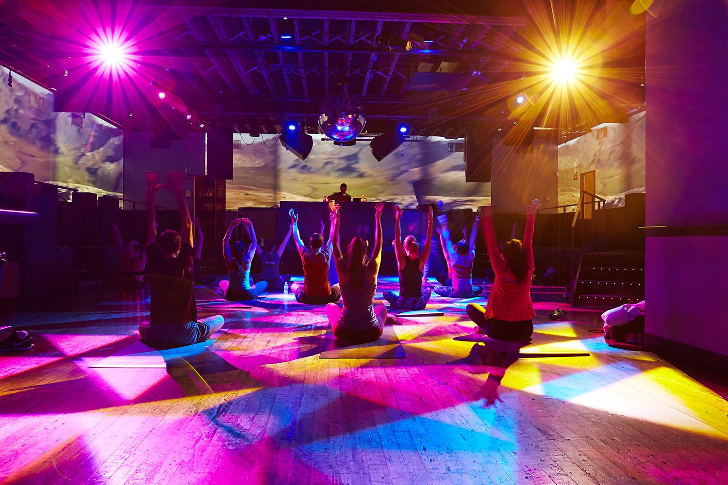 Verboten Yoga: Sin by Night și Atone by Day la Brooklyn Hotspot
