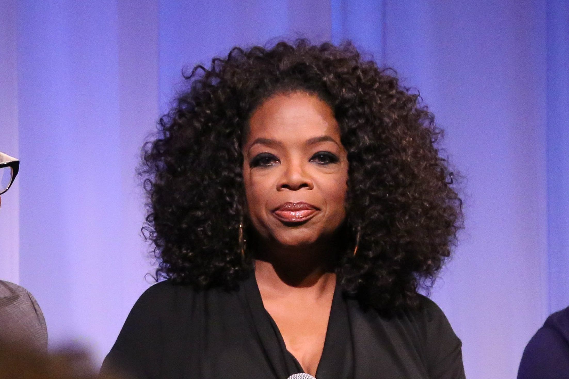 Pierderea de 48 de milioane de dolari a Oprah Winfrey de la observatorii de greutate Slump câștigă deghizat