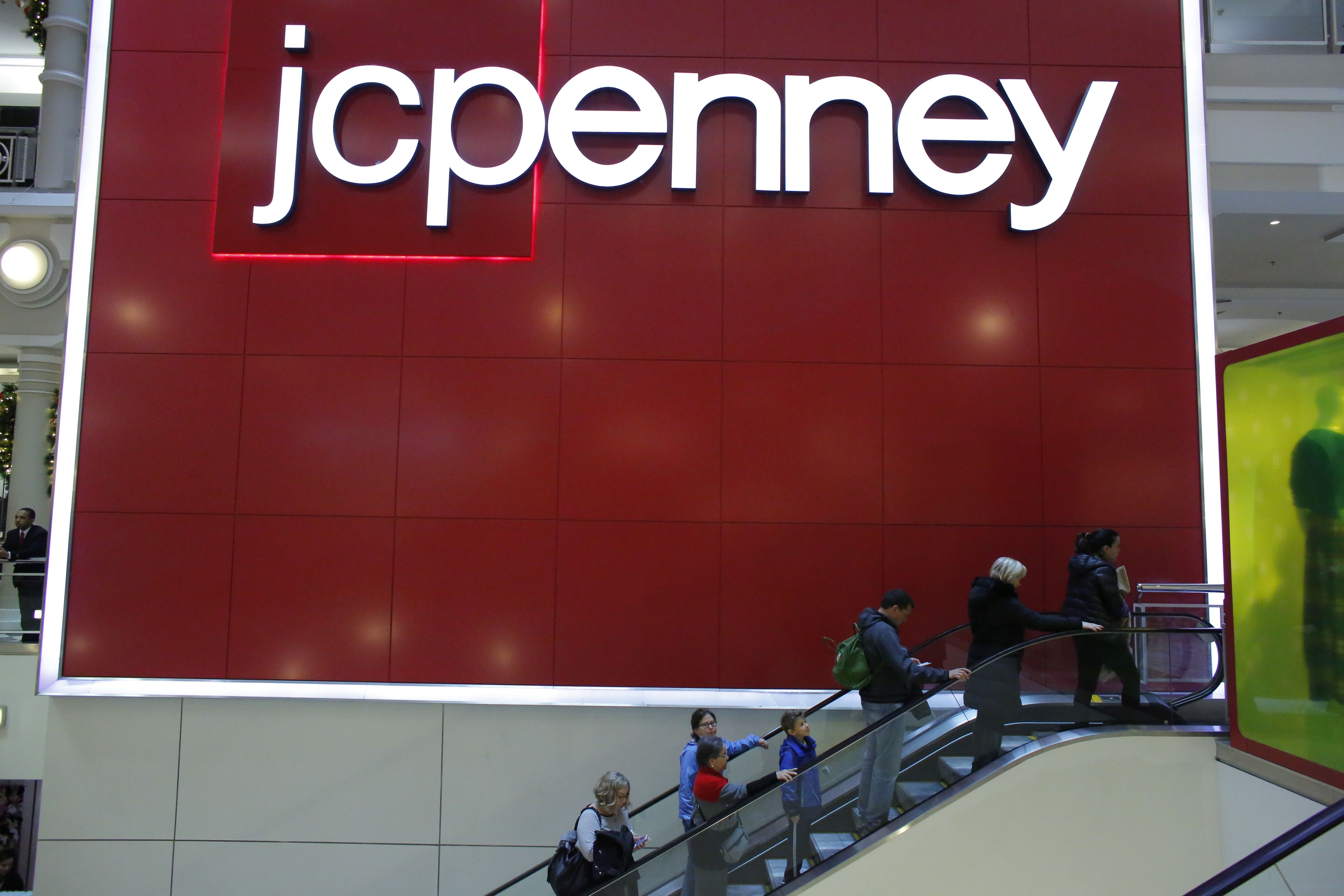 JCPenney a plătit primii executanți bonusuri enorme înainte de a concedia muncitorii, îndreptându-se spre faliment