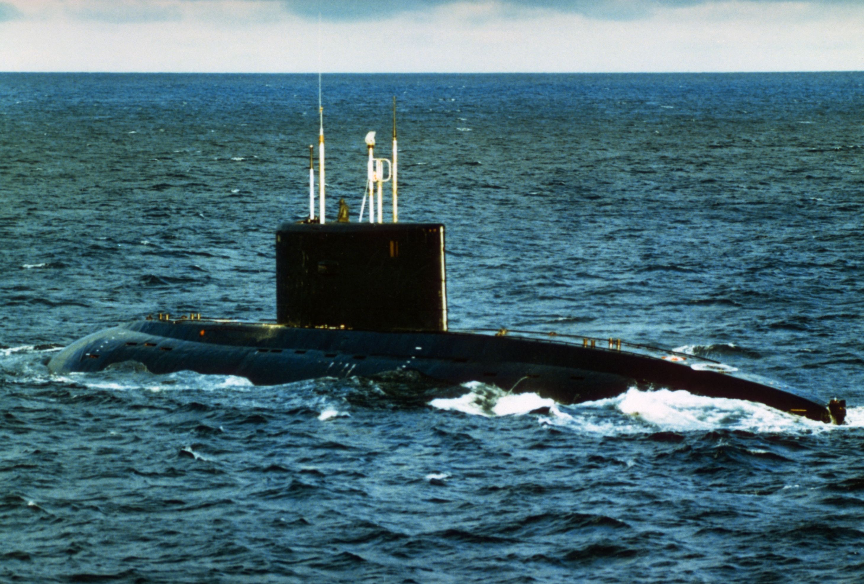 Jelentés: A szupercsendes orosz tengeralattjárók a brit vizeken vannak, és szorongatják a haditengerészetet