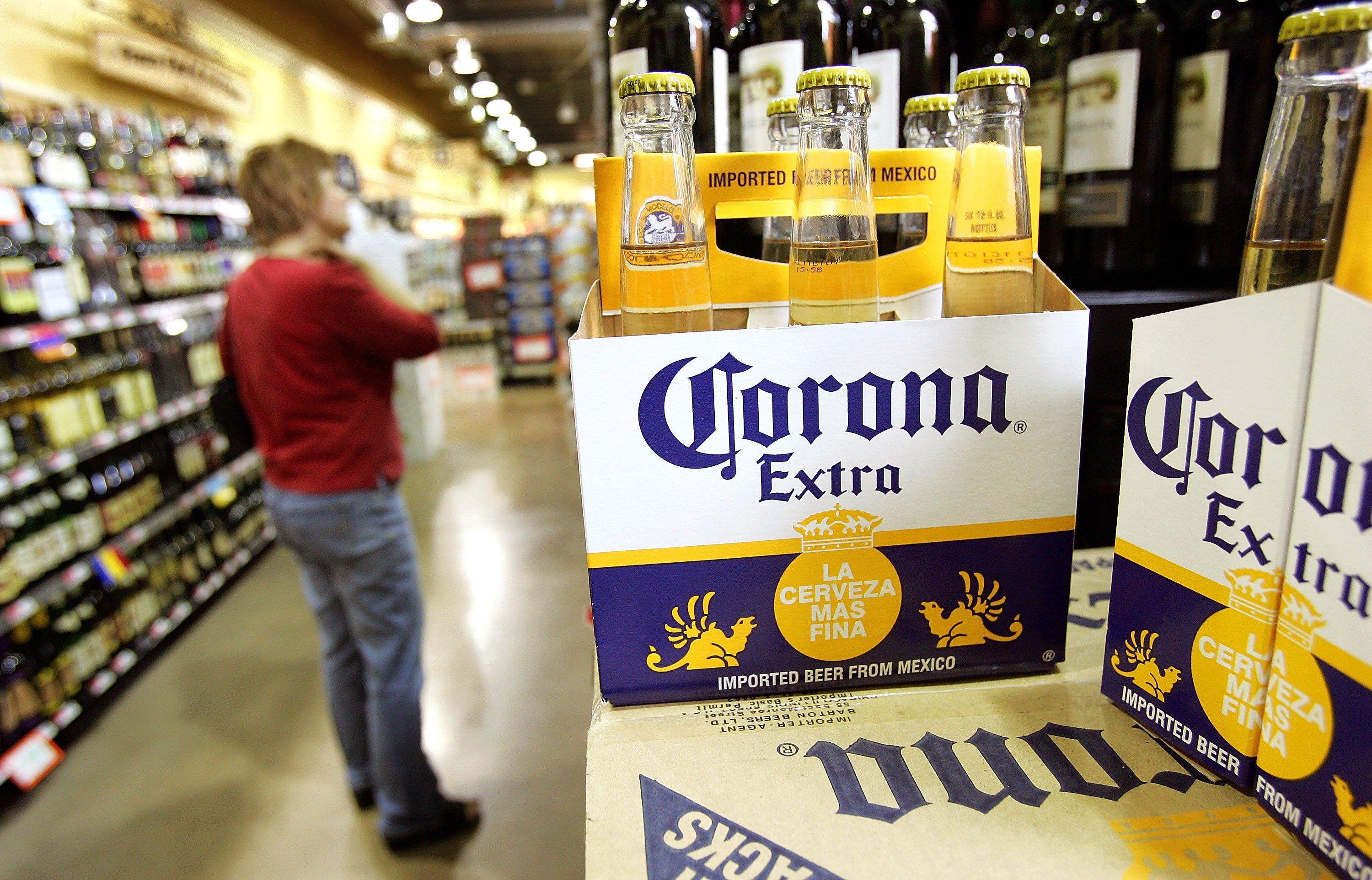 कोरोना बीयर, कोरोनावायरस मेम्स का प्रिय, मेक्सिको में उत्पादन बंद कर देता है
