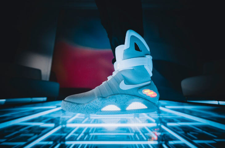 Cum poți deține adidașii Nike Self-Lacing ai lui Marty McFly
