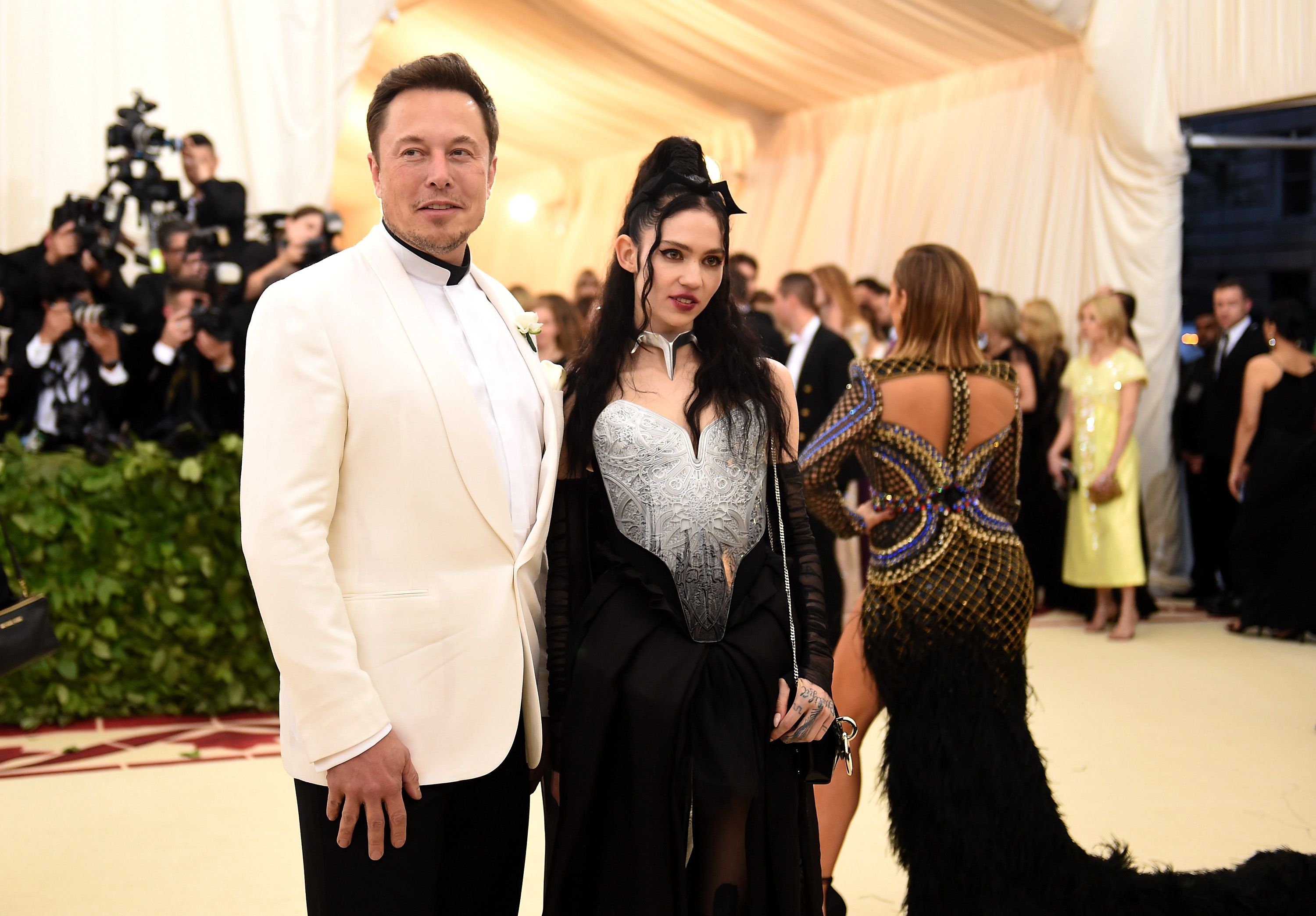 Noua casă a lui Grimes nu are loc pentru Tesla lui Elon Musk