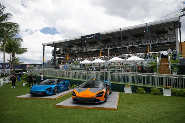 Descompactando a experiência exclusiva da pista da McLaren no Grande Prêmio de Miami de 2023