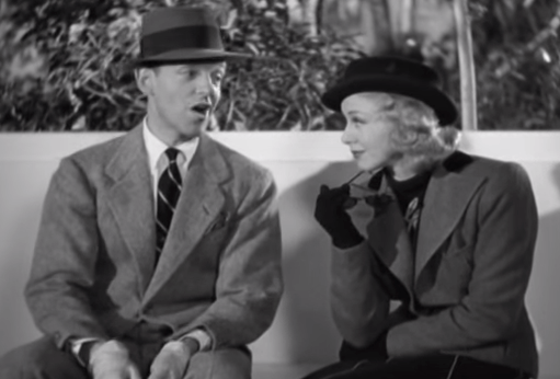 Fred Astaire e Ginger Rogers em Shall We Dance. (Captura de tela via YouTube)