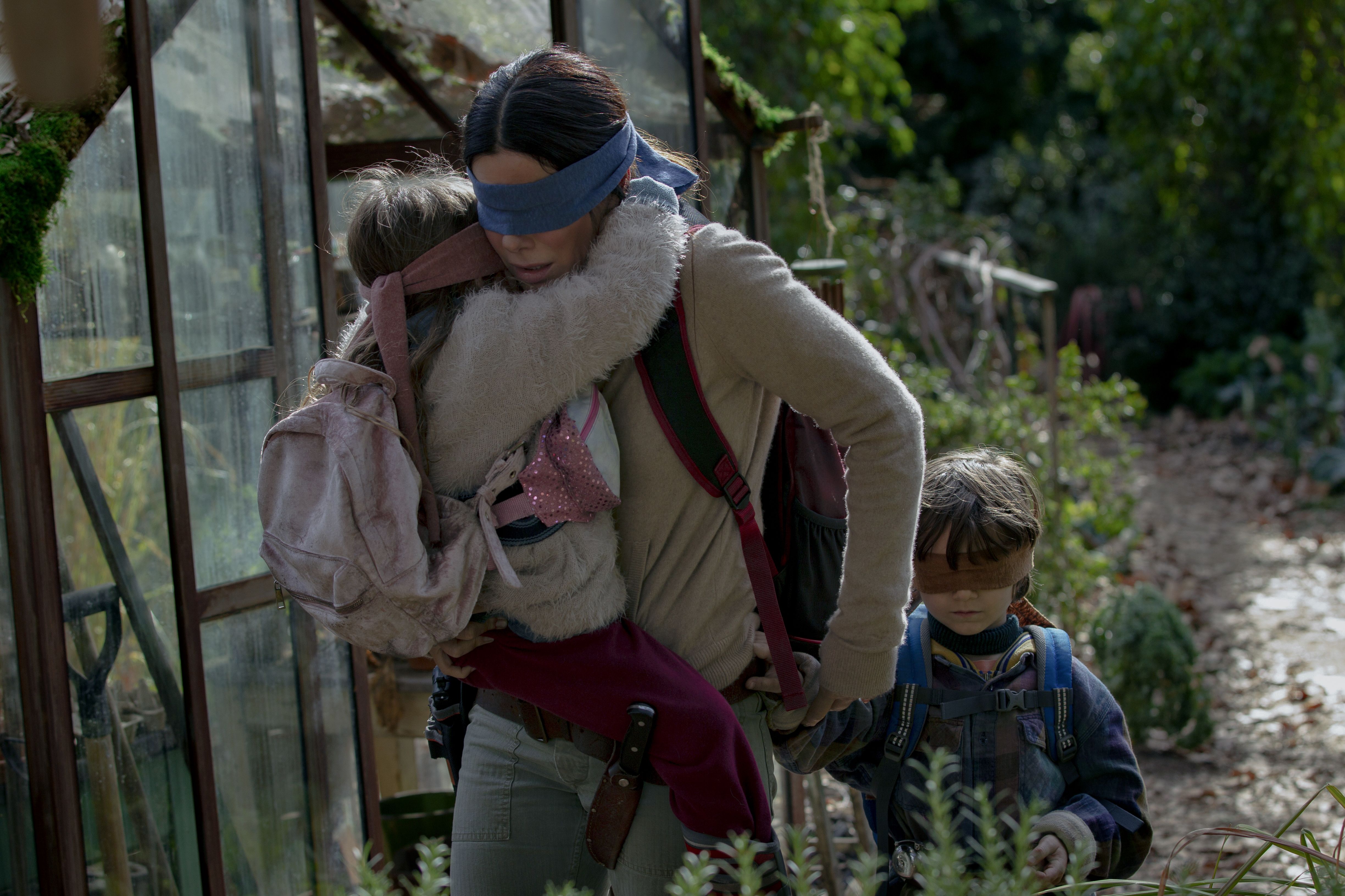 'Bird Box': ما نعرفه عن فيلم Sandra Bullock المثير للرعب على Netflix