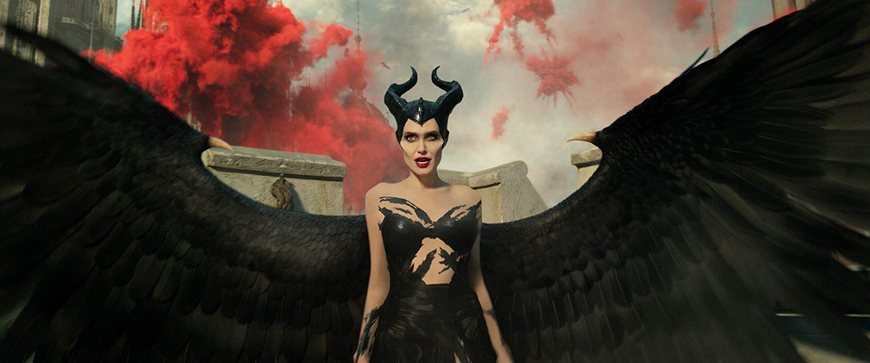 ‘Maleficent: Mistress of Evil’ destrói a capacidade de Angelina Jolie de jogar bizarras