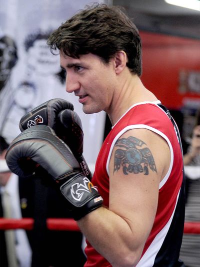  Justin Trudeau tatuaj pe braț