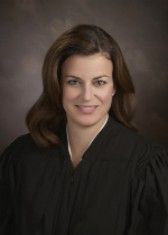 قاضی شهرستان اوکلند ، لیزا گورسیکا ، رئیس دادگاه بخش خانواده است و در سال 2008 انتخاب شد. (عکس: oakgov.com)