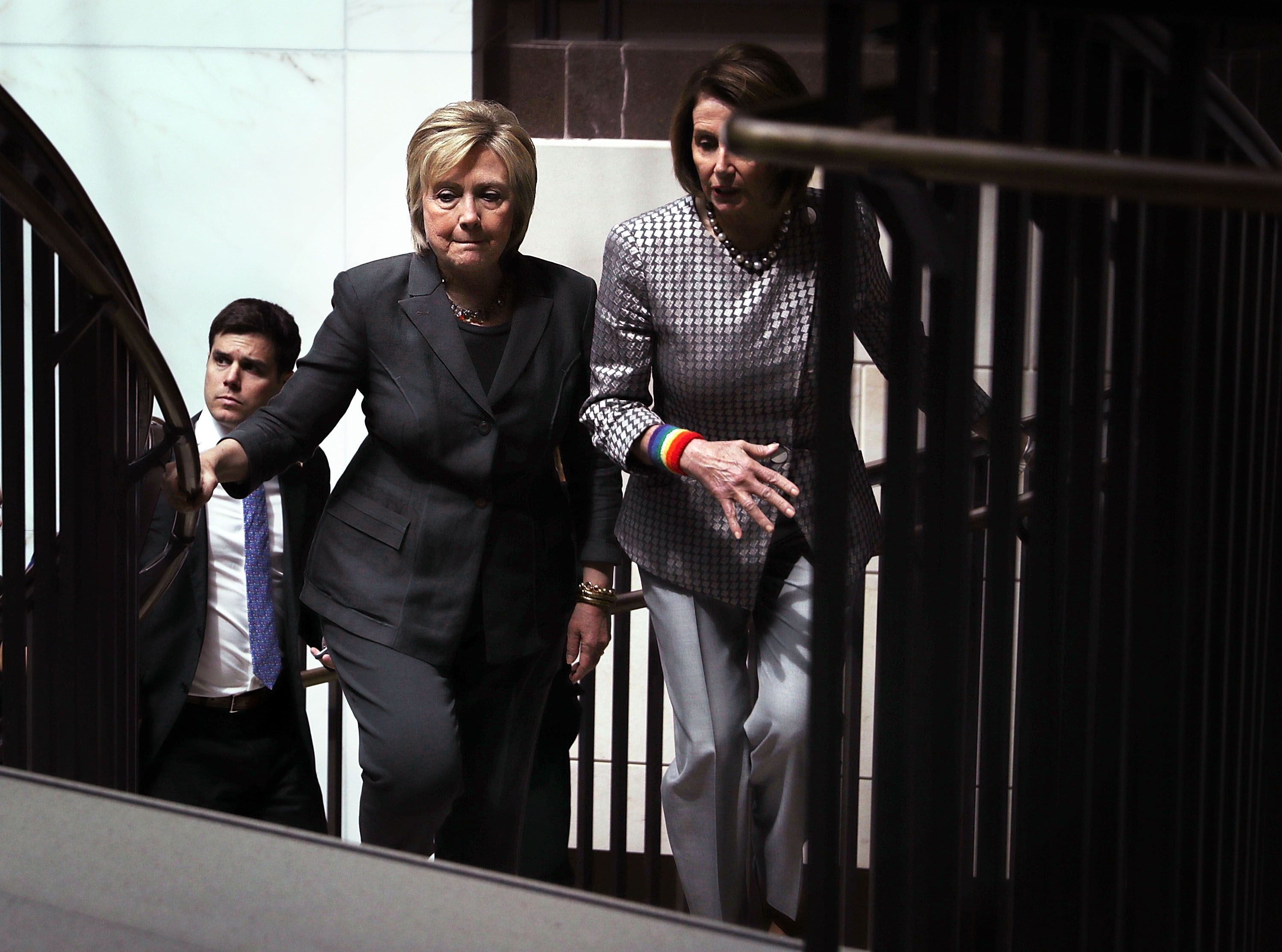 Присъдата за корупция на Клинтън Крони предвещава правната борба на Хилари