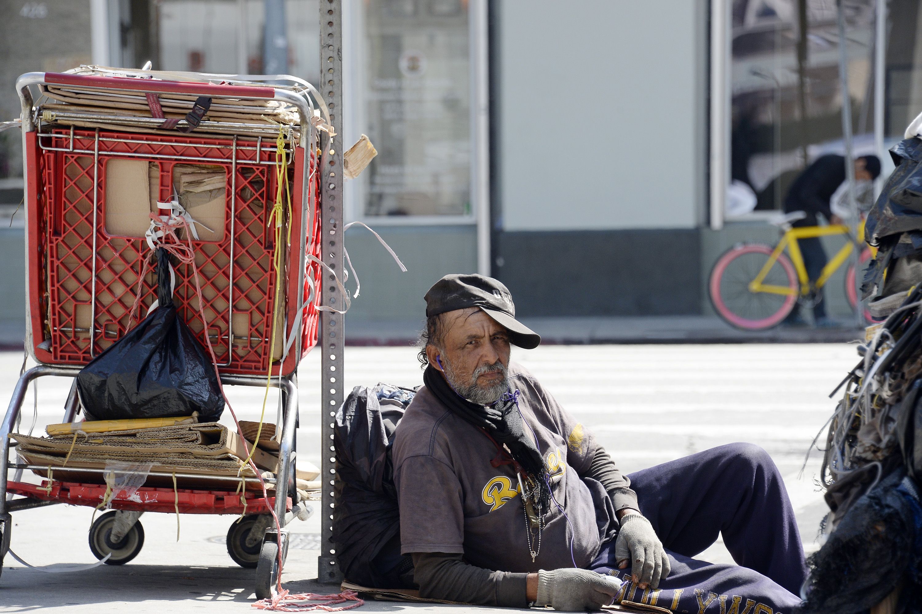 Kā Kalifornijas bezpajumtnieku krīze kļūst nepieklājīgi nekontrolējama
