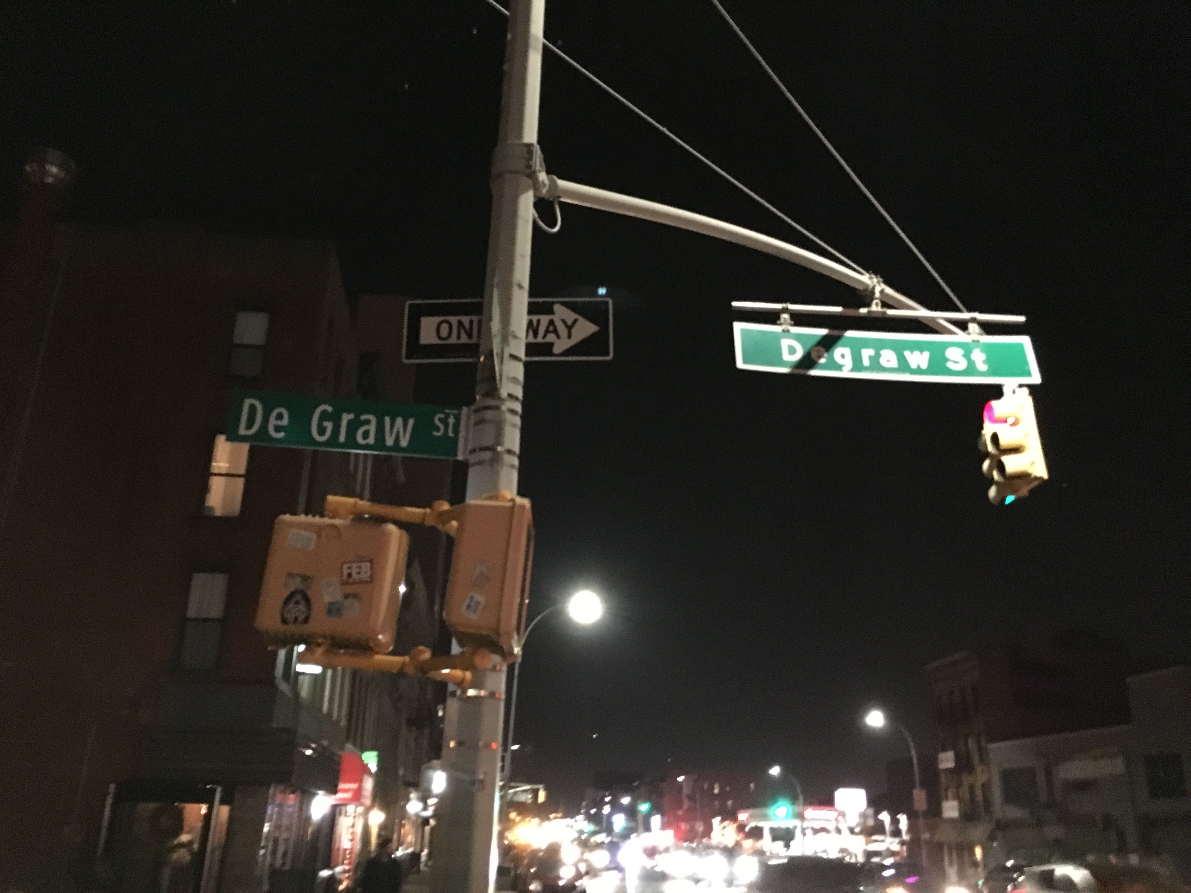Strada DeGraw din Brooklyn are o criză de identitate