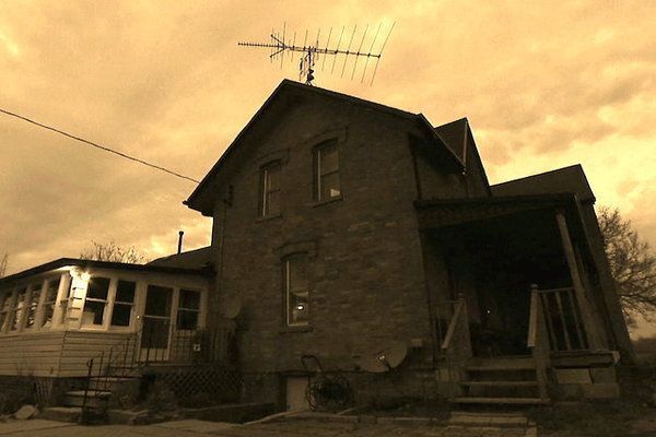 O melhor pior programa da Netflix é 'Paranormal Home Inspectors