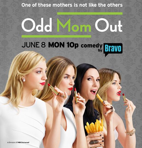 Bravo prezintă a doua sa serie cu scenarii, „Odd Mom Out”